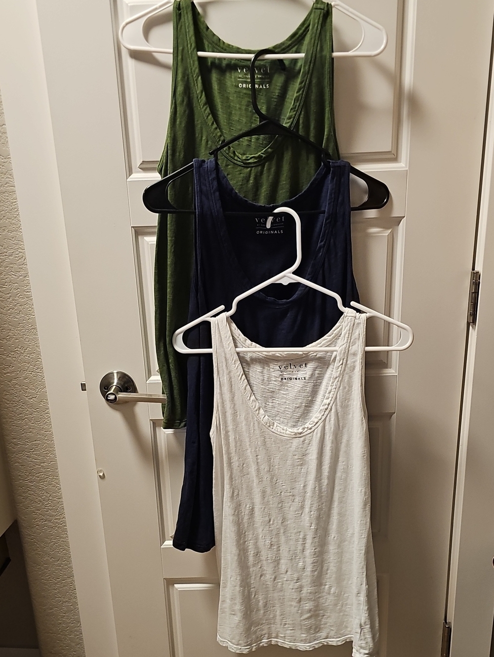 3 Velvet By Graham & Spencer Joy  Tanks Medium